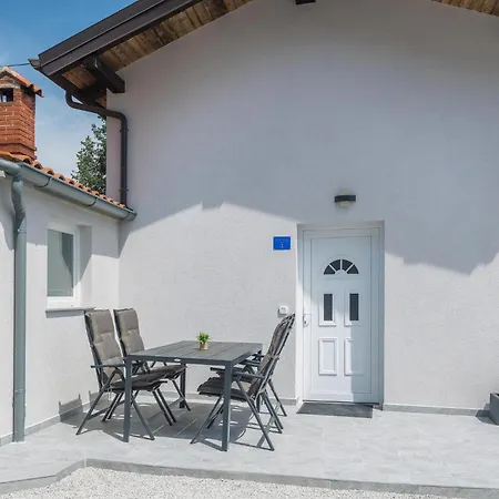 Apartment Cozy In Micetici With Wifi