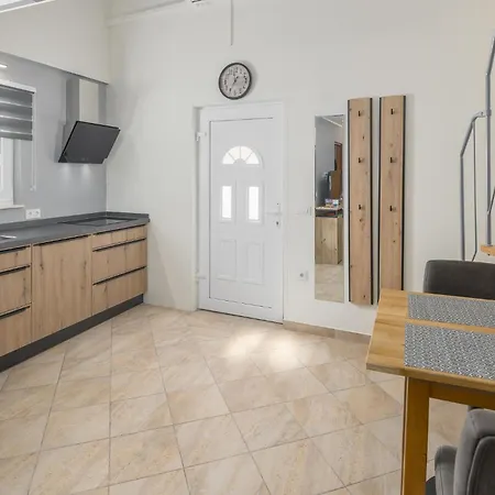 Apartamento Cozy In Micetici With Wifi Ladrovici
