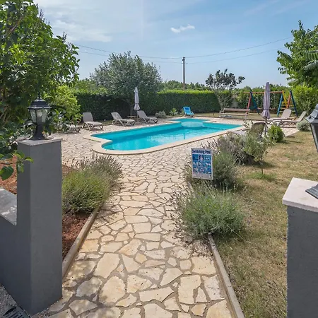 1 Bedroom In Micetici