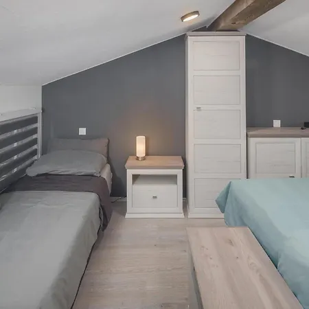 Apartment 1 Bedroom In Micetici