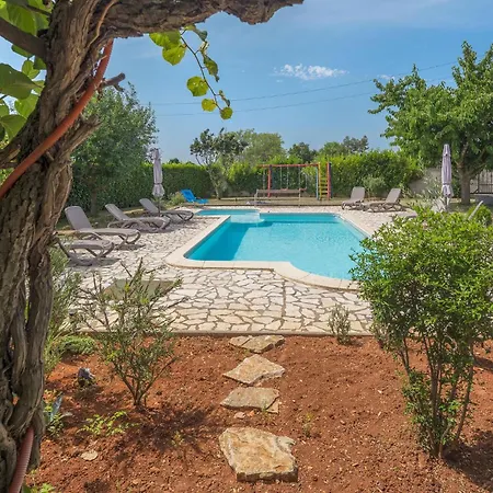 Apartment 1 Bedroom In Micetici
