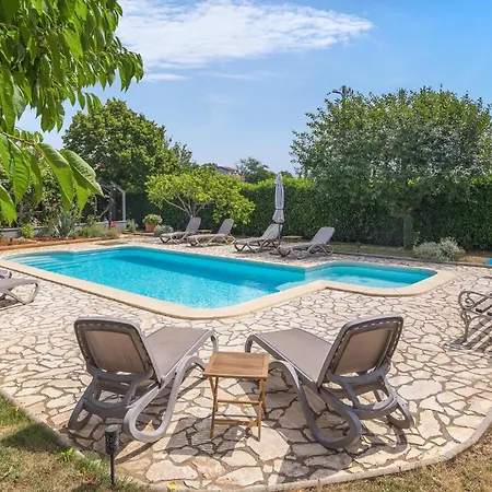 1 Bedroom In Micetici Apartment